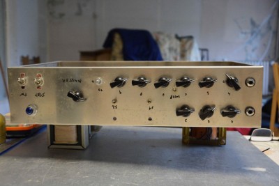 facade origine.JPG (122.37 Kio) Vu 24623 fois La façade d'origine, il manque les led d'état